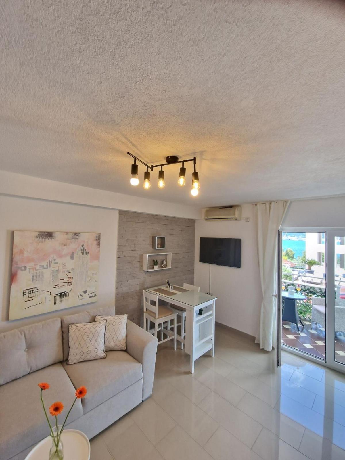 Apartments Silva With A View Of Sea Трогір Екстер'єр фото