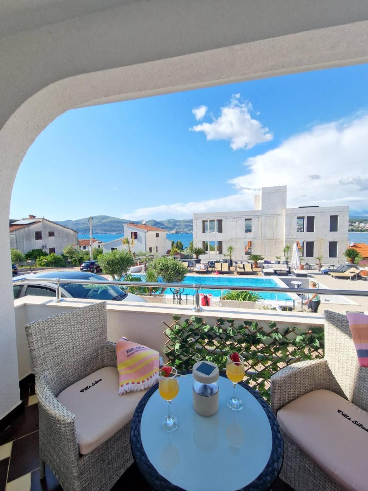 Apartments Silva With A View Of Sea Трогір Екстер'єр фото