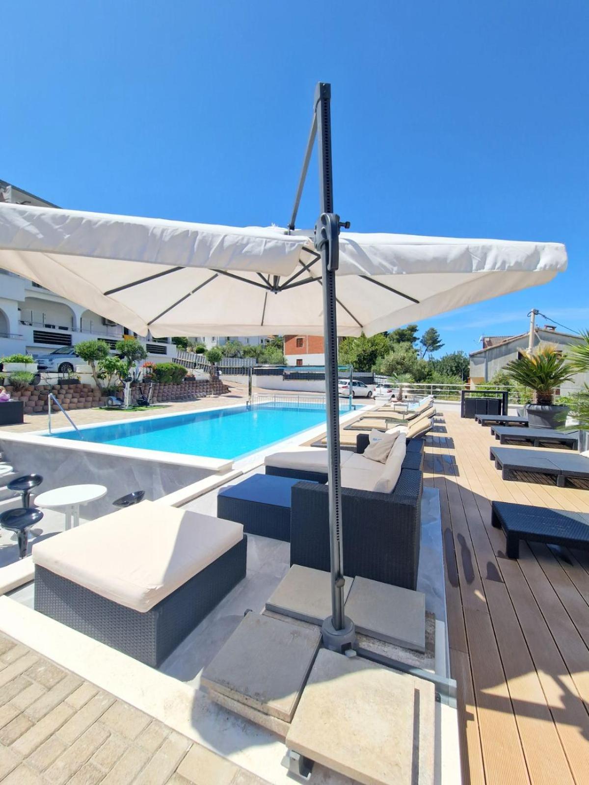 Apartments Silva With A View Of Sea Трогір Екстер'єр фото