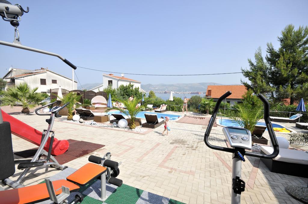 Apartments Silva With A View Of Sea Трогір Екстер'єр фото