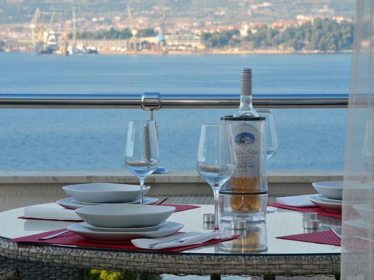 Apartments Silva With A View Of Sea Трогір Екстер'єр фото