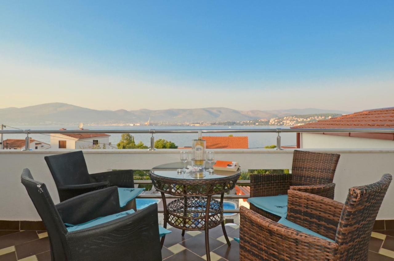 Apartments Silva With A View Of Sea Трогір Екстер'єр фото